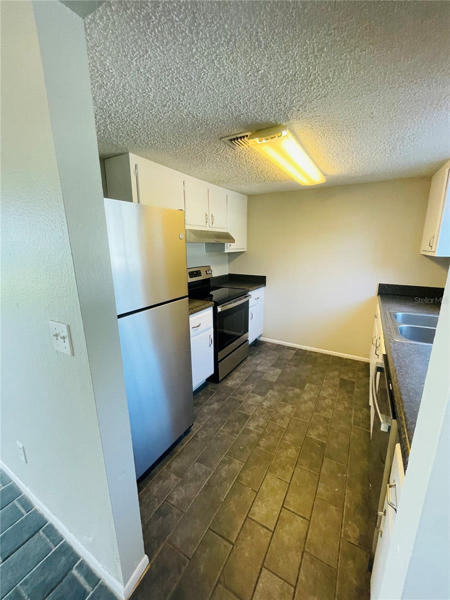 200 COUNTRY CLUB DR #407, LARGO, FL, 33771