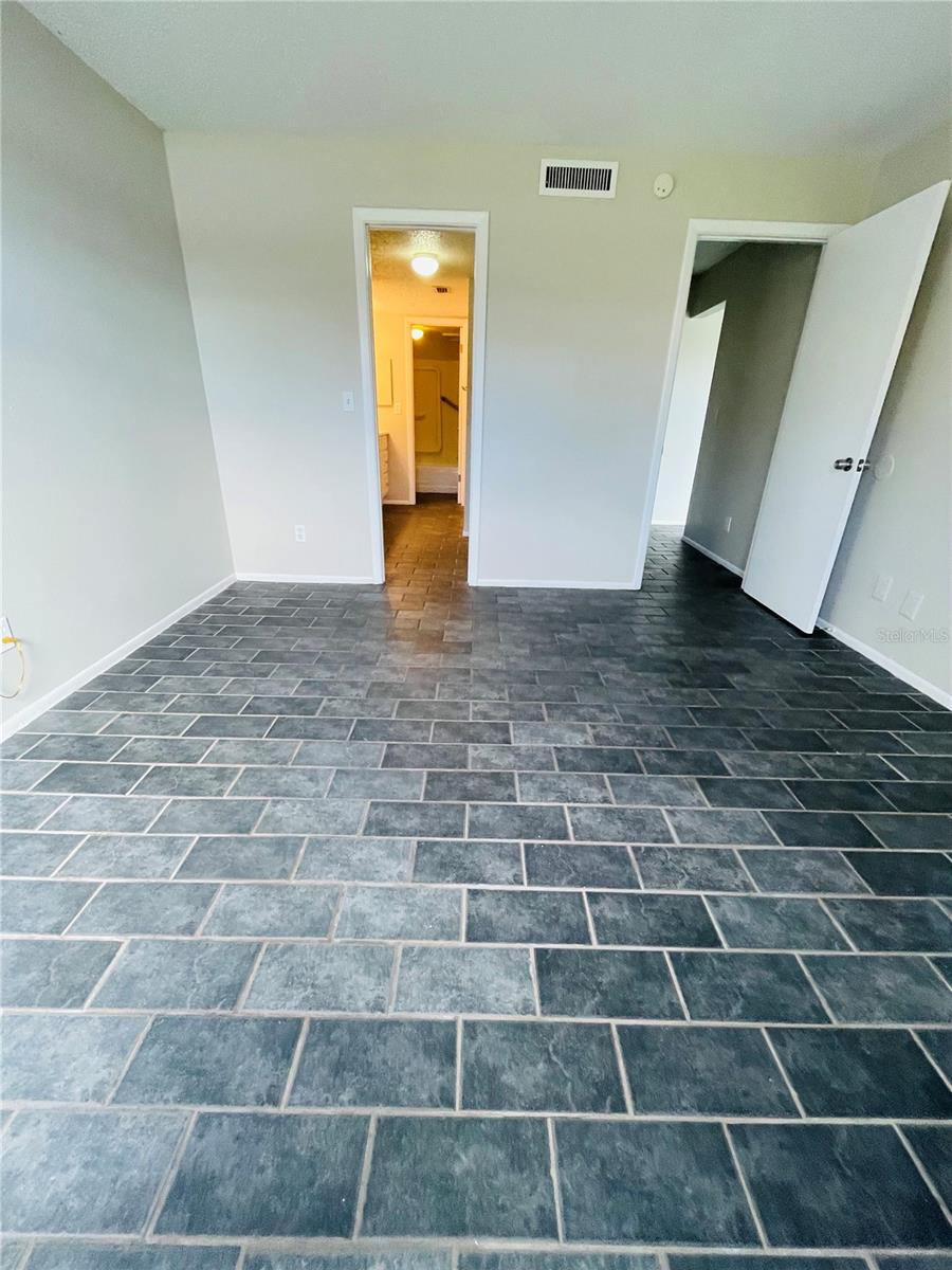 200 COUNTRY CLUB DR #407, LARGO, FL, 33771
