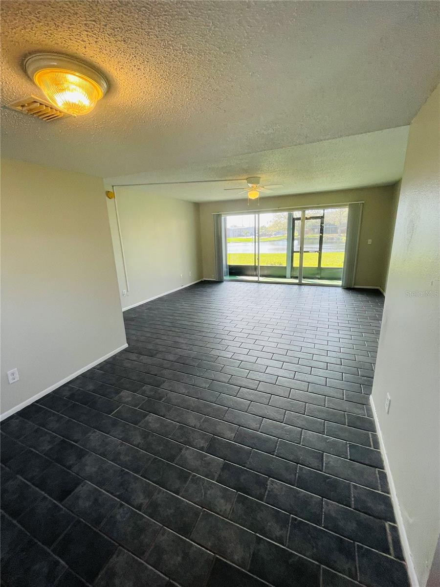 200 COUNTRY CLUB DR #407, LARGO, FL, 33771