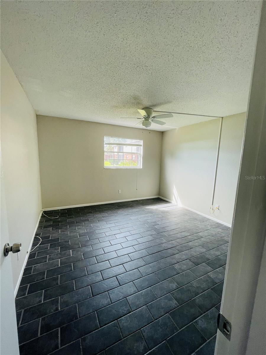 200 COUNTRY CLUB DR #407, LARGO, FL, 33771