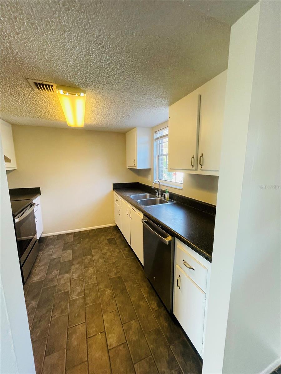 200 COUNTRY CLUB DR #407, LARGO, FL, 33771