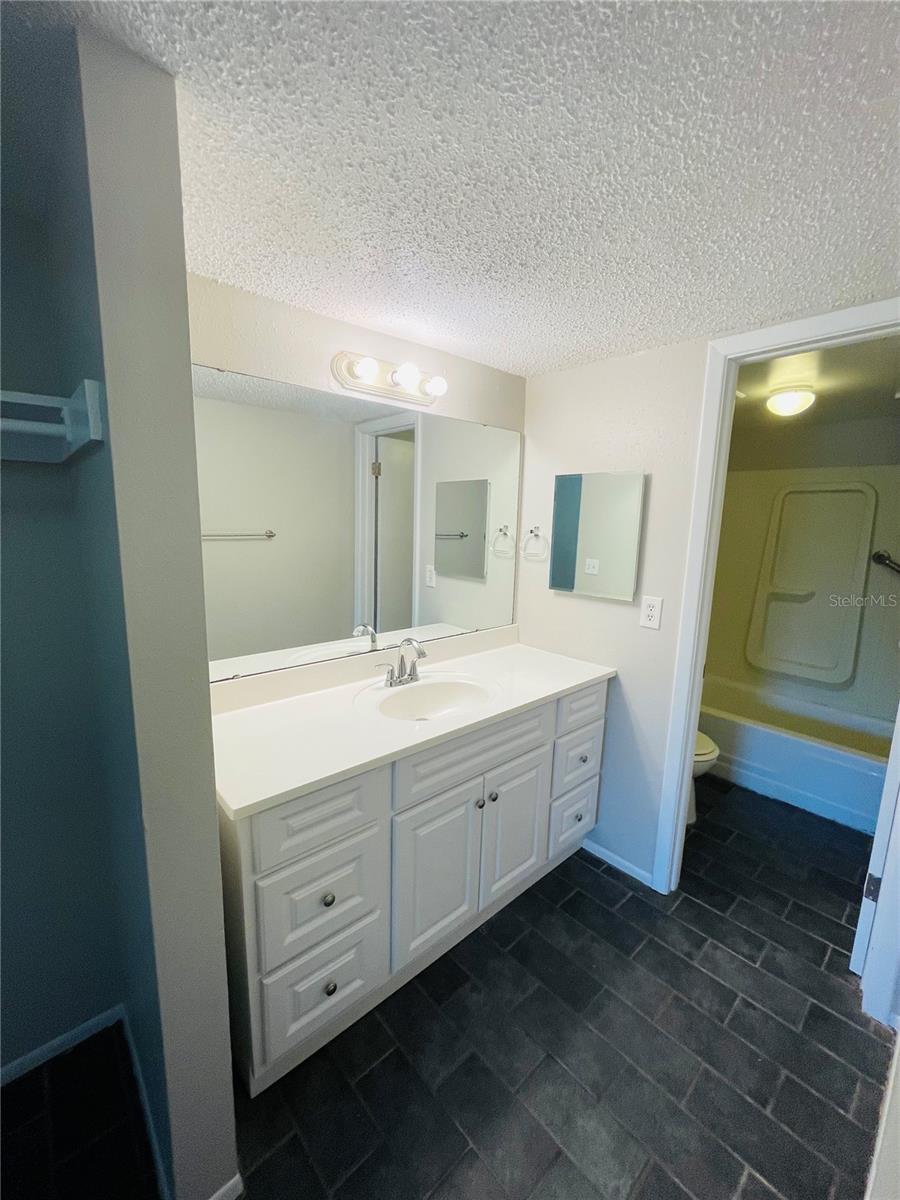 200 COUNTRY CLUB DR #407, LARGO, FL, 33771