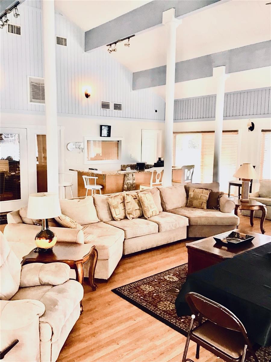 200 COUNTRY CLUB DR #407, LARGO, FL, 33771