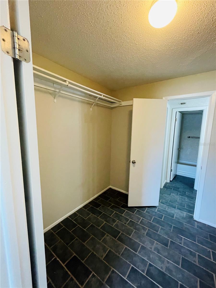 200 COUNTRY CLUB DR #407, LARGO, FL, 33771