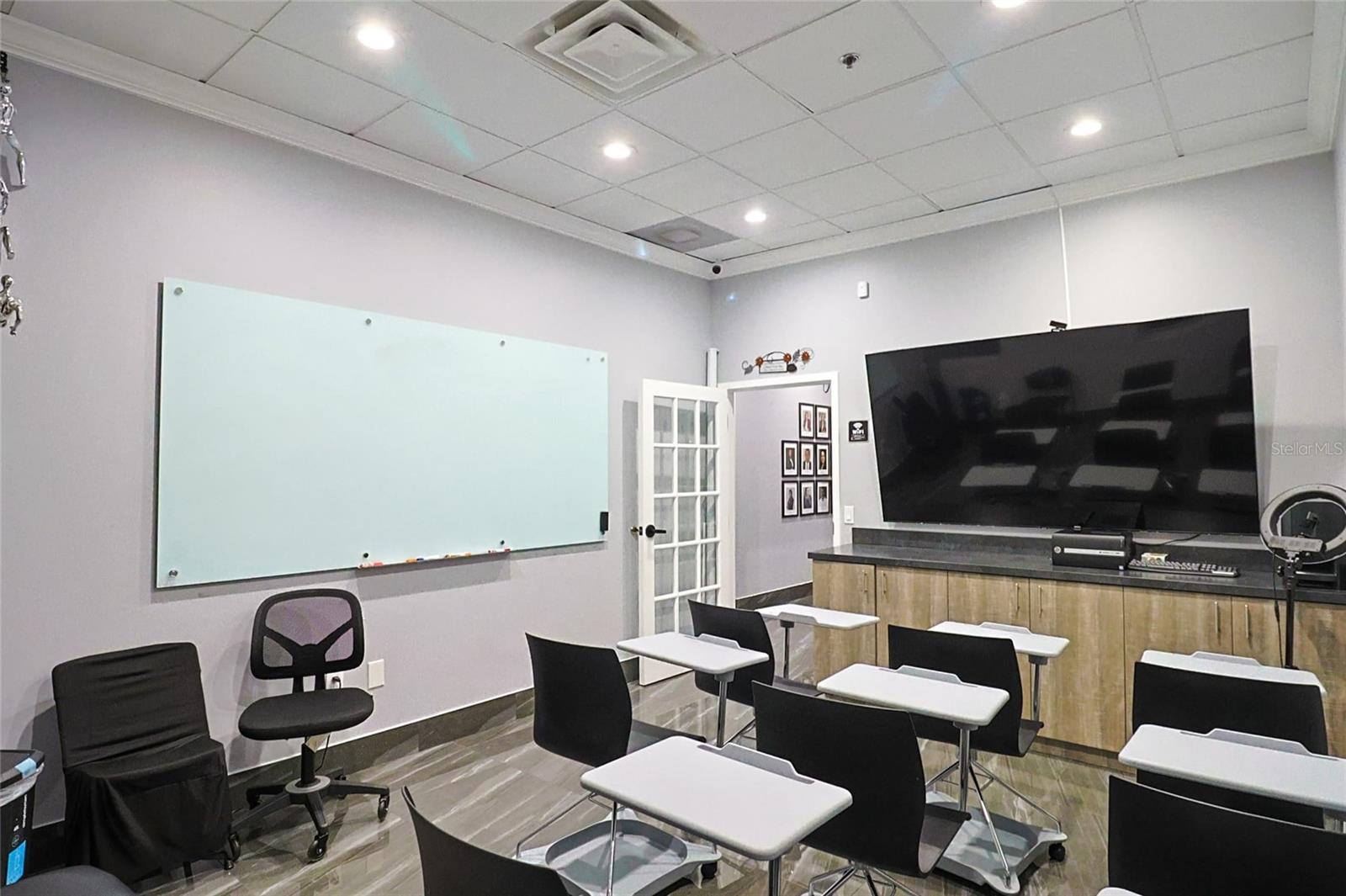 7901 KINGSPOINTE PKWY #19, ORLANDO, FL, 32819