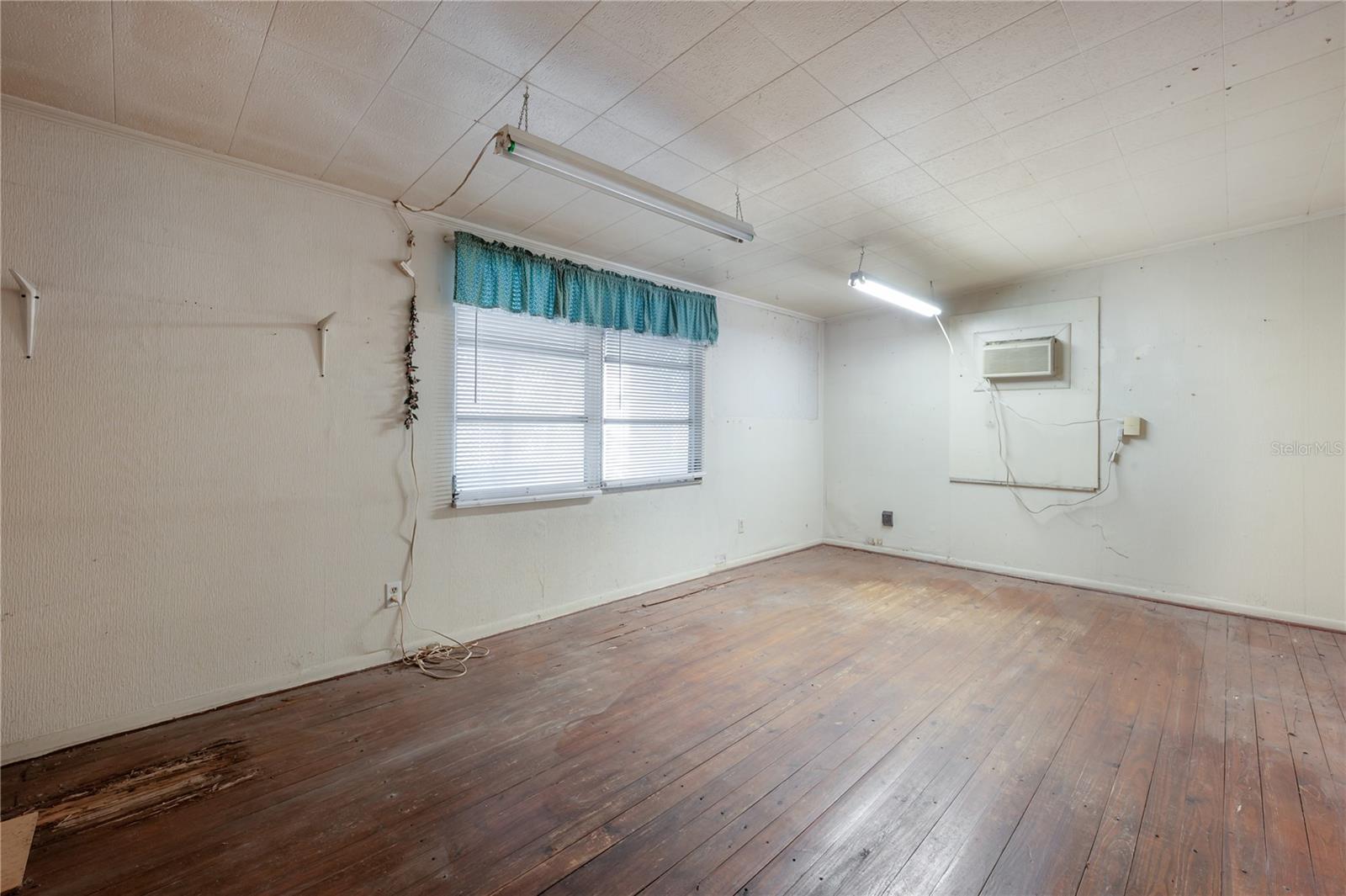 1102 E LAMBRIGHT ST, TAMPA, FL, 33604