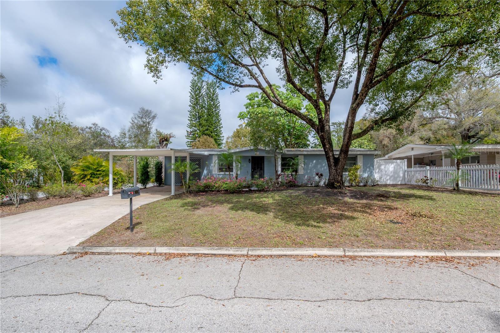 1102 E LAMBRIGHT ST, TAMPA, FL, 33604
