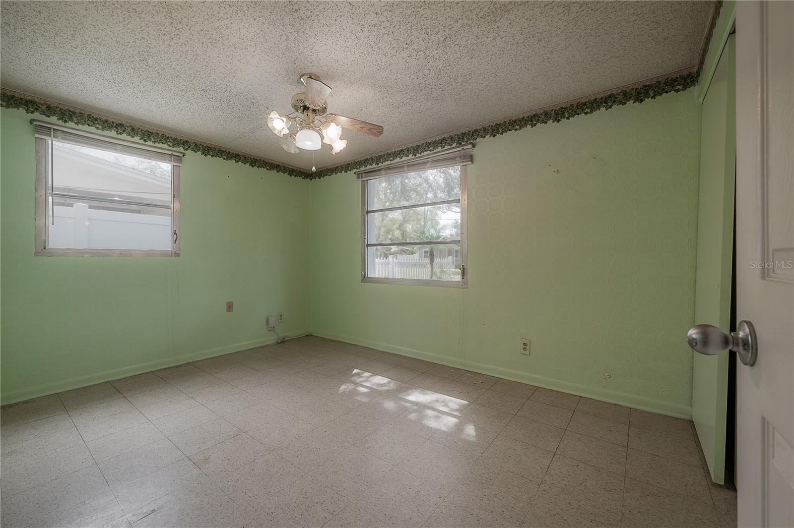 1102 E LAMBRIGHT ST, TAMPA, FL, 33604