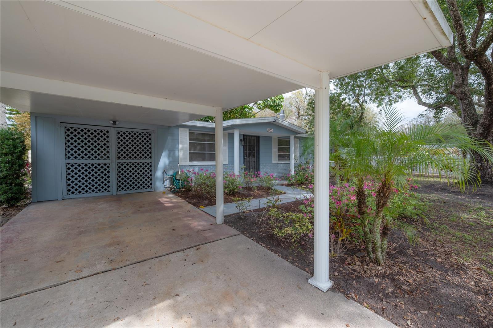 1102 E LAMBRIGHT ST, TAMPA, FL, 33604