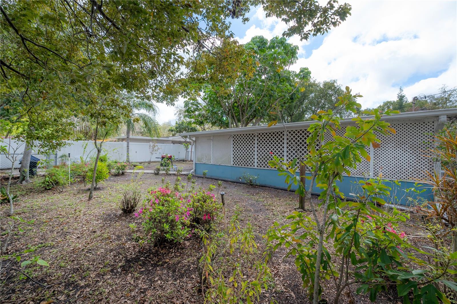1102 E LAMBRIGHT ST, TAMPA, FL, 33604