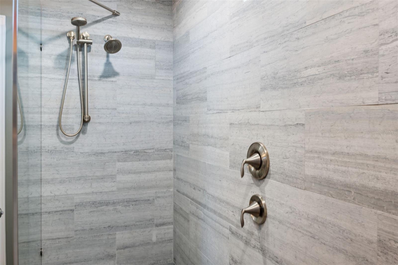 TB8348338 Property Photo