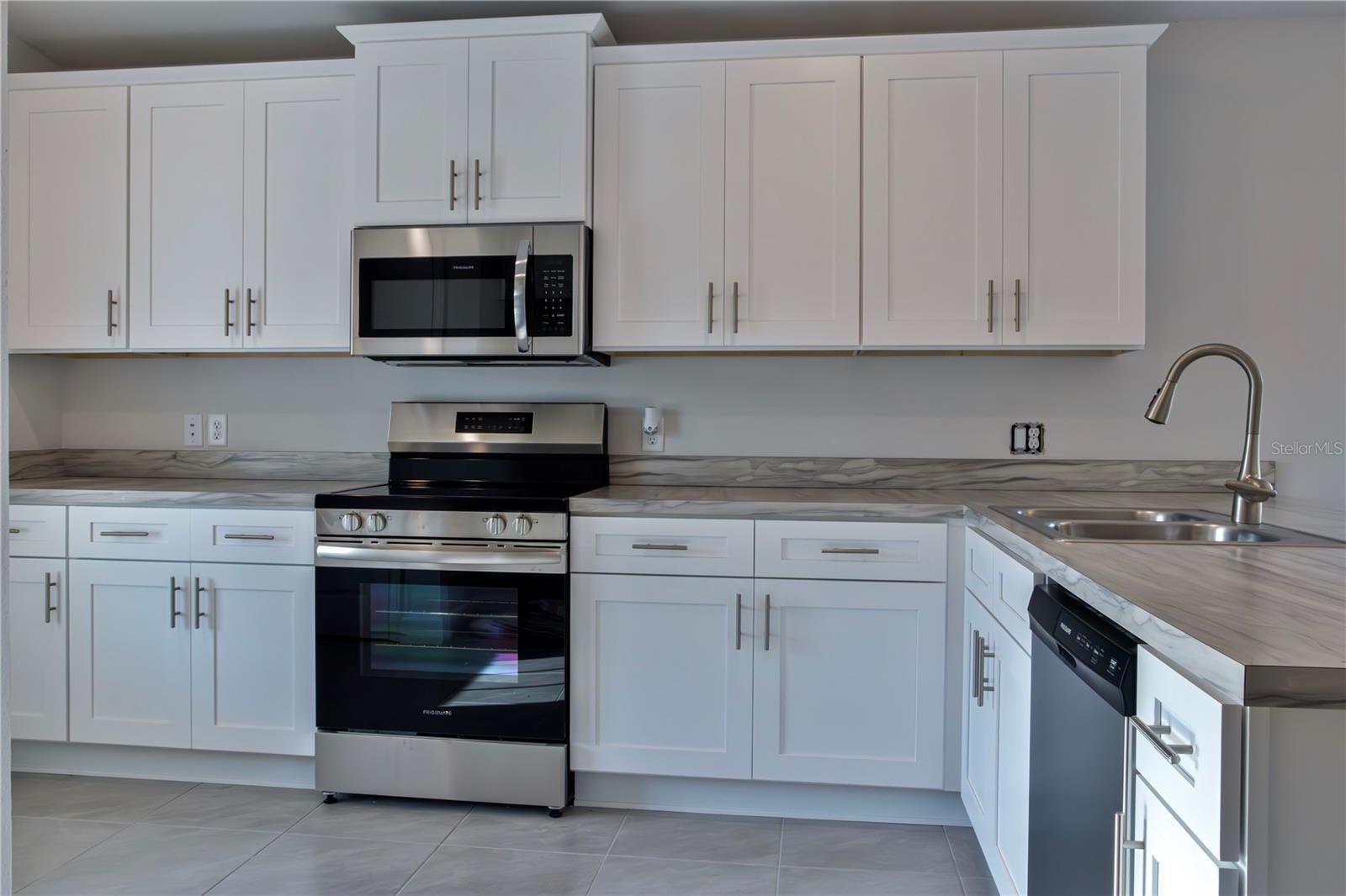 3298 E IRIS LN, BELL, FL, 32619