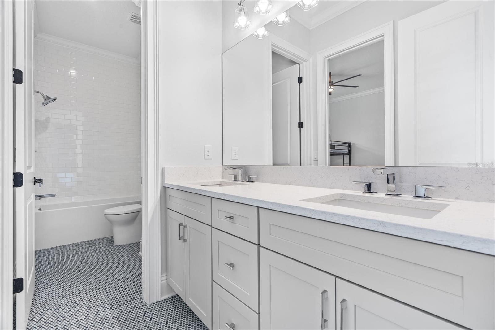 TB8348460 Property Photo