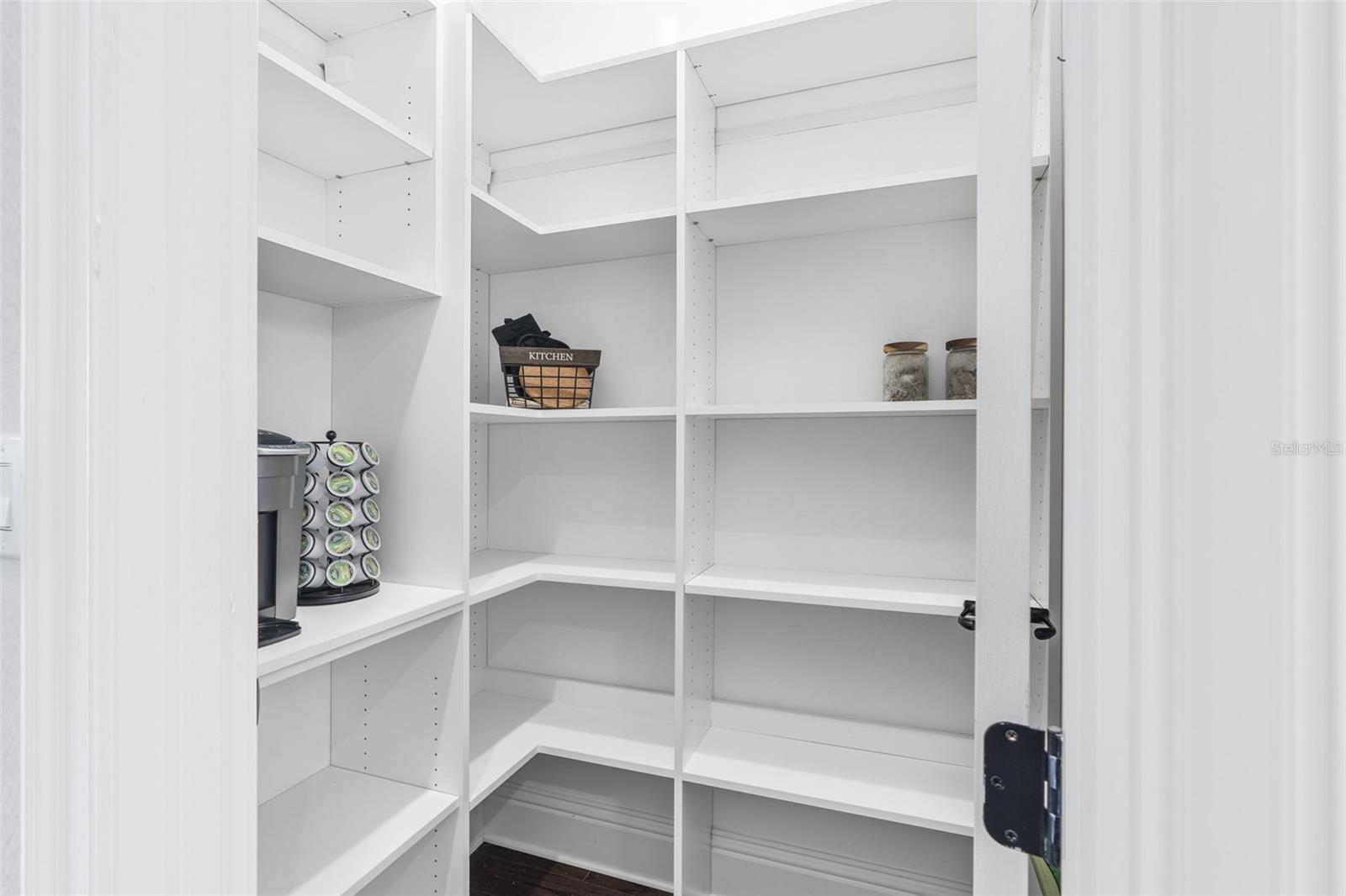 TB8348460 Property Photo