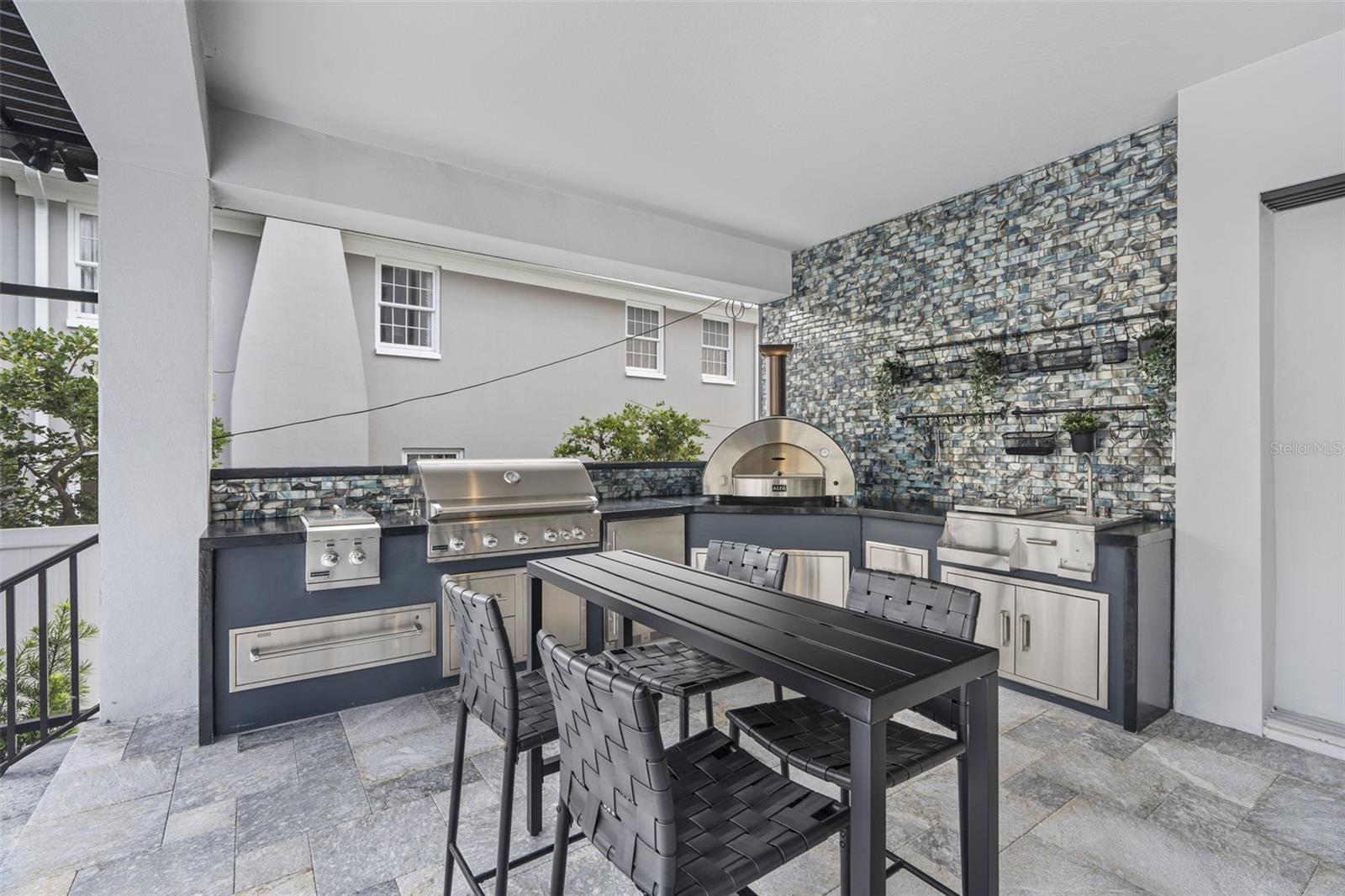 TB8348460 Property Photo