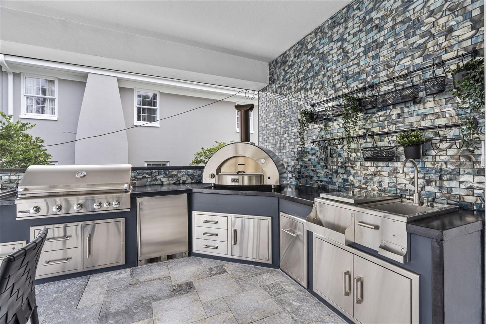 TB8348460 Property Photo