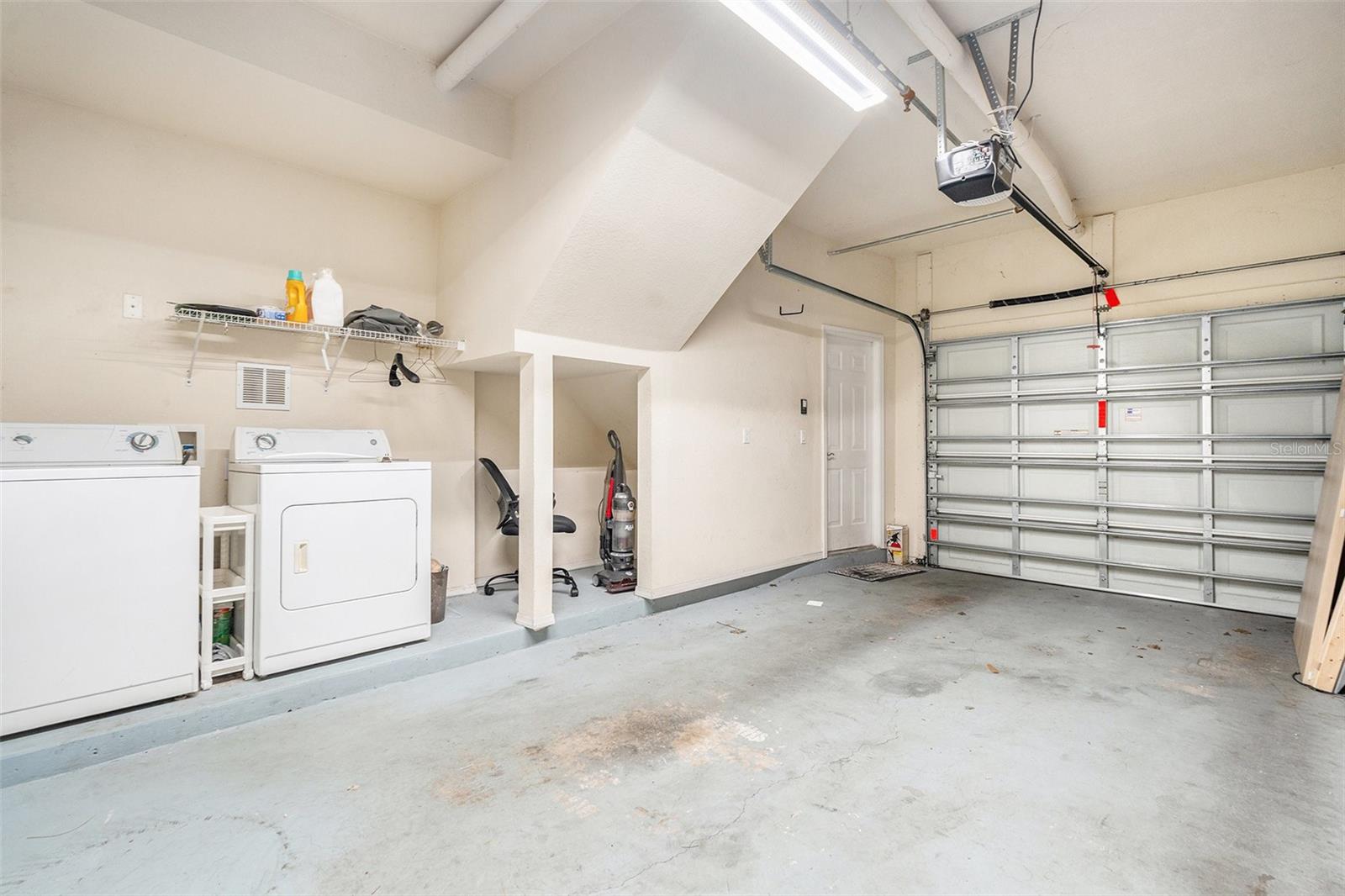 9813 MEADOW FIELD CIR, TAMPA, FL, 33626