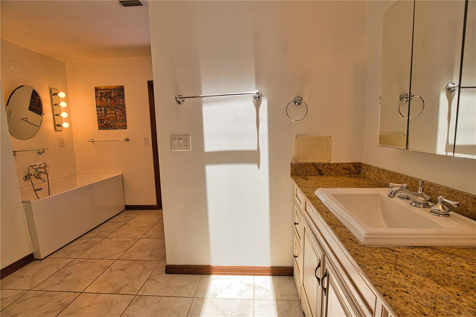 A4639914 Property Photo
