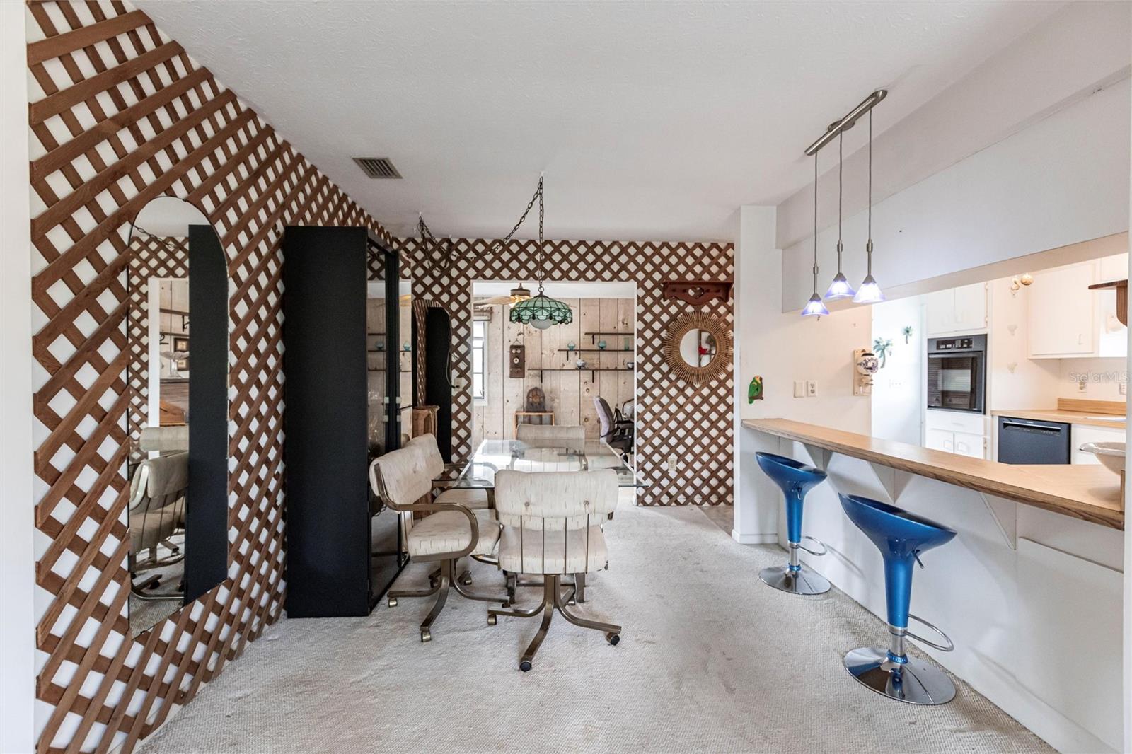 8677 WHISPERING PINES DR, ST JAMES CITY, FL, 33956