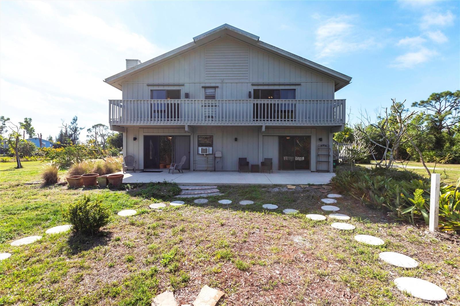 8677 WHISPERING PINES DR, ST JAMES CITY, FL, 33956