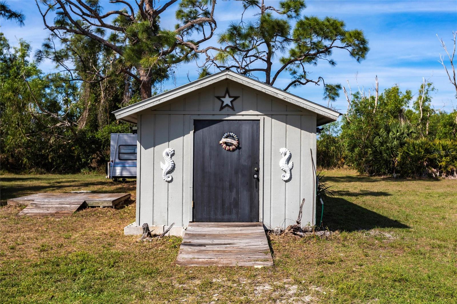 8677 WHISPERING PINES DR, ST JAMES CITY, FL, 33956