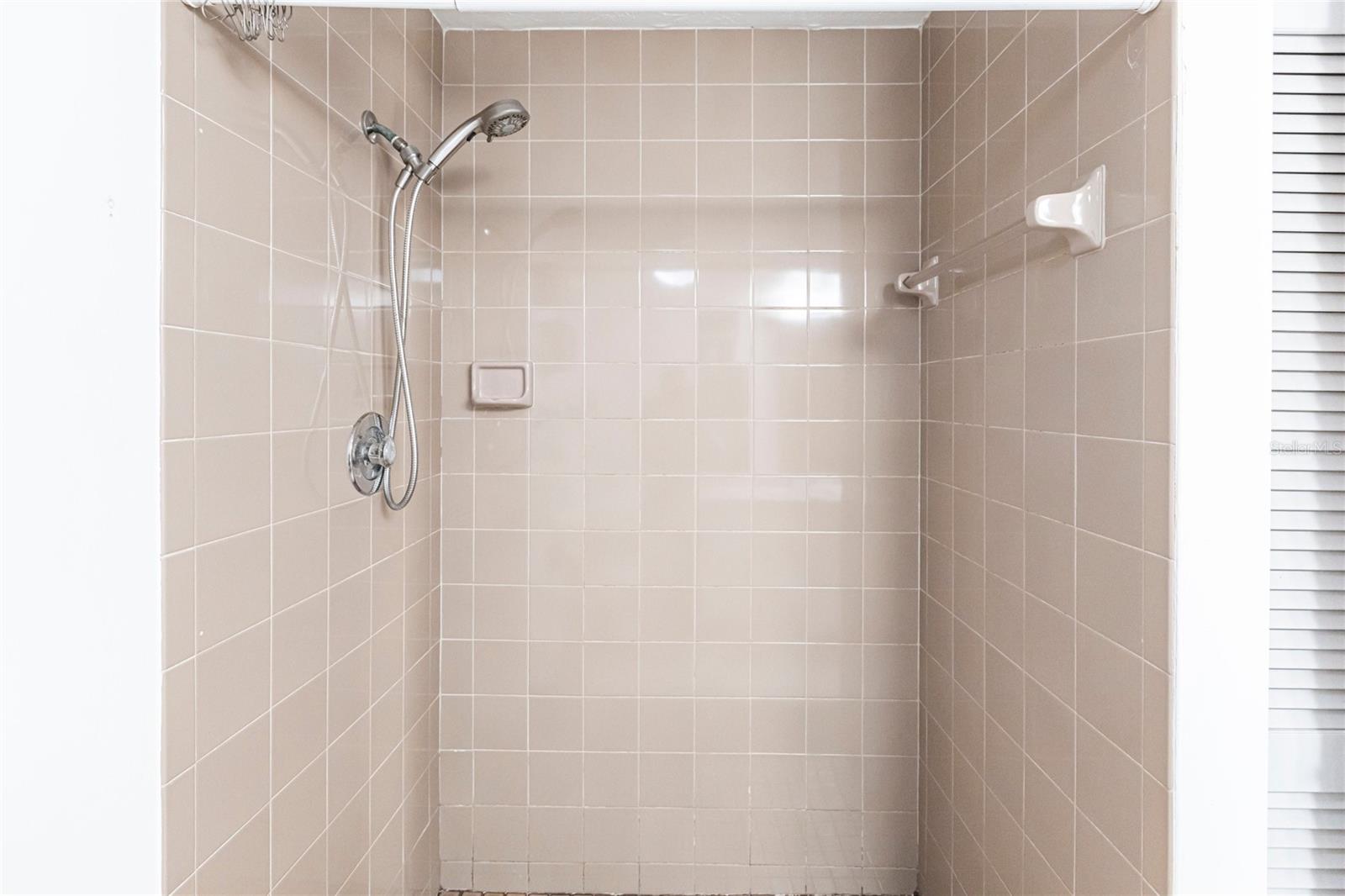 8677 WHISPERING PINES DR, ST JAMES CITY, FL, 33956