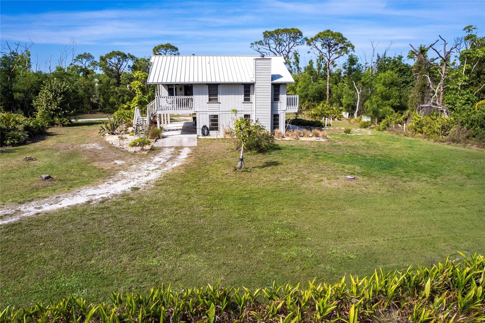 8677 WHISPERING PINES DR, ST JAMES CITY, FL, 33956