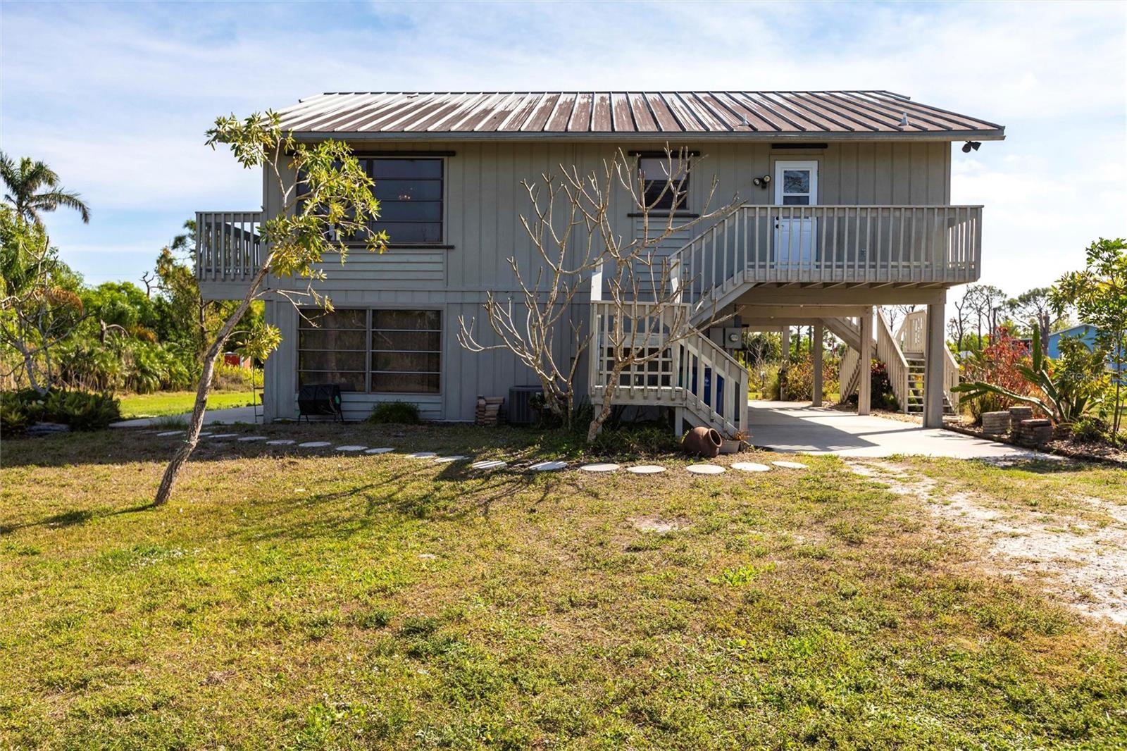 8677 WHISPERING PINES DR, ST JAMES CITY, FL, 33956