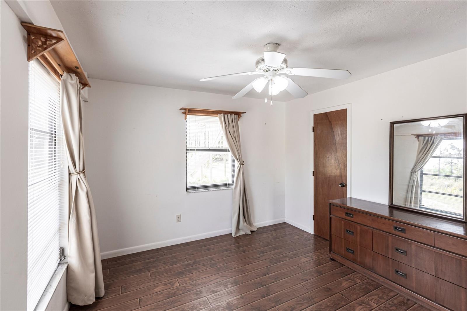 8677 WHISPERING PINES DR, ST JAMES CITY, FL, 33956