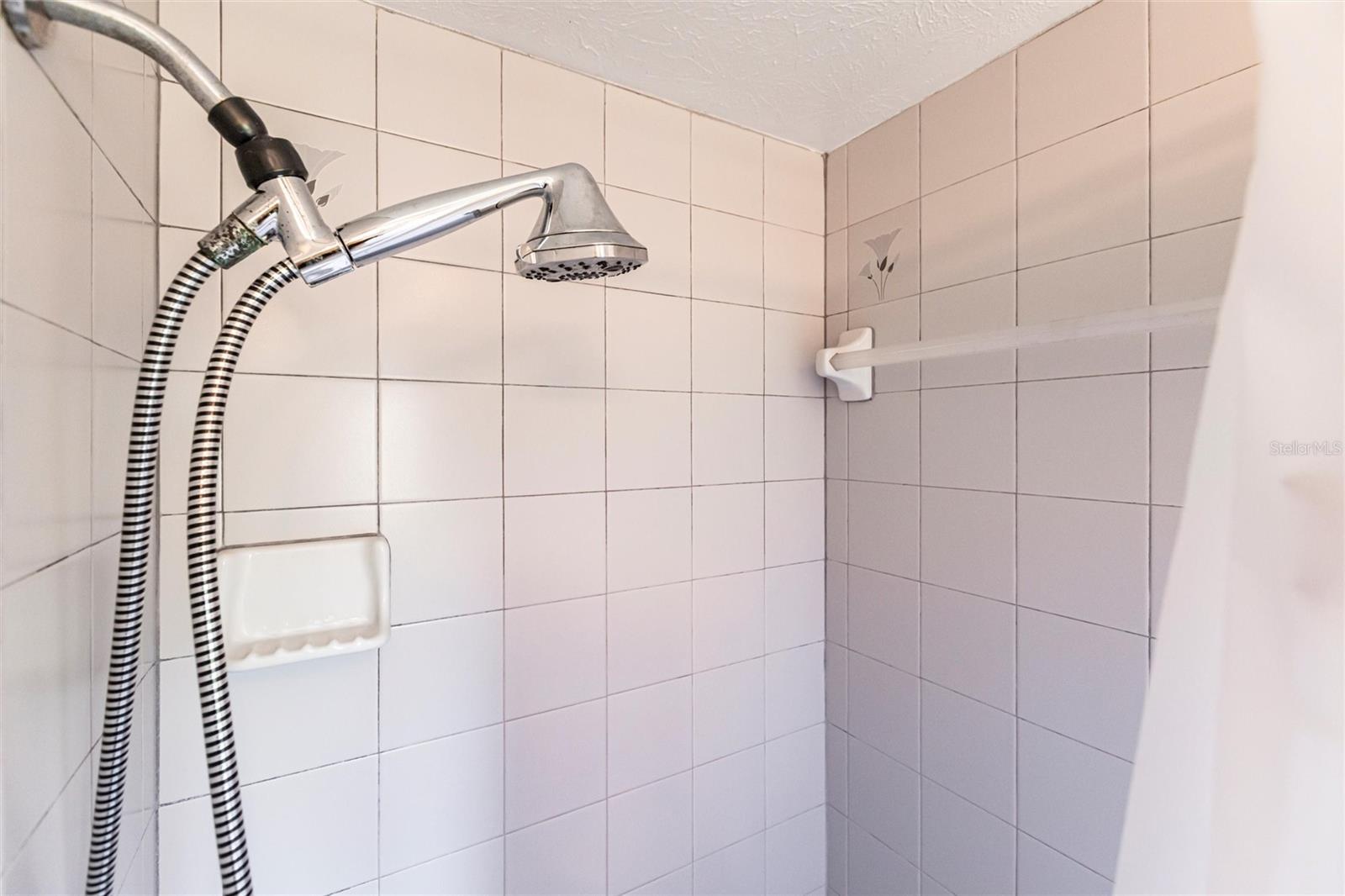 8677 WHISPERING PINES DR, ST JAMES CITY, FL, 33956