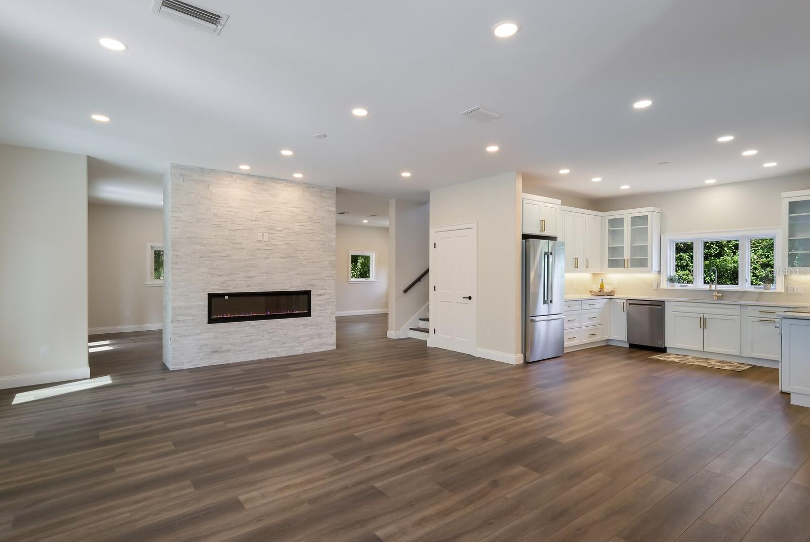 501 RECLINATA DR, LONGBOAT KEY, FL, 34228