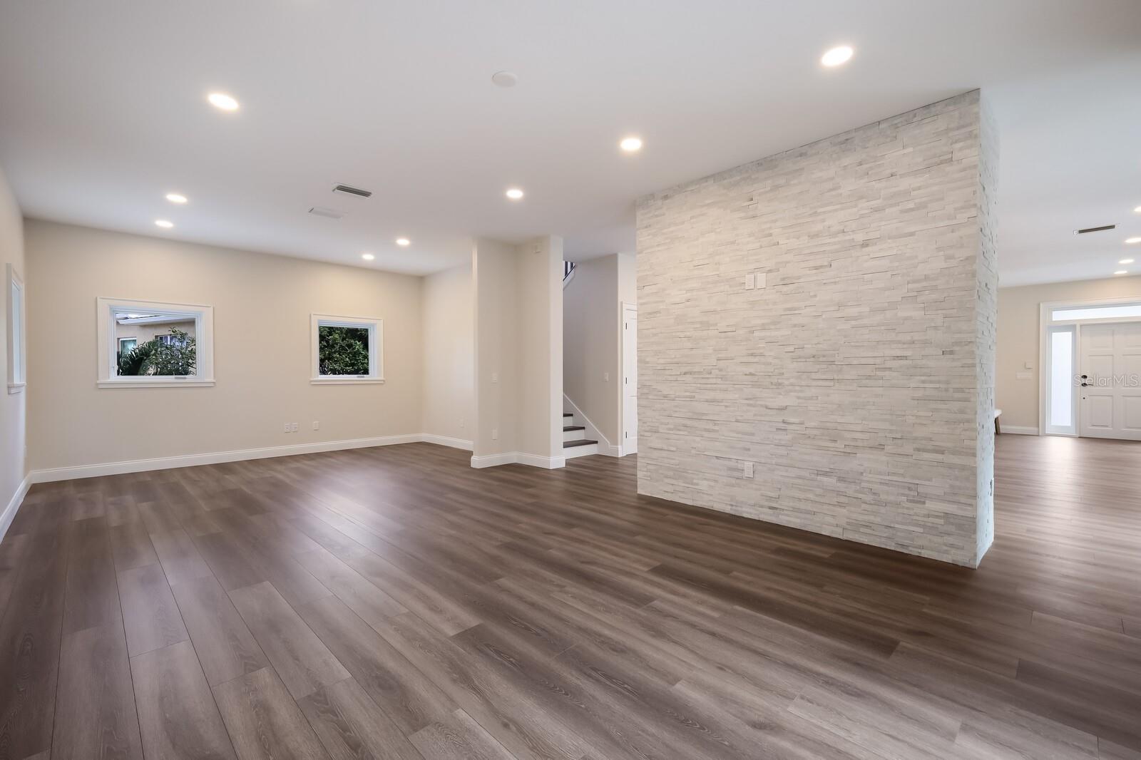 501 RECLINATA DR, LONGBOAT KEY, FL, 34228