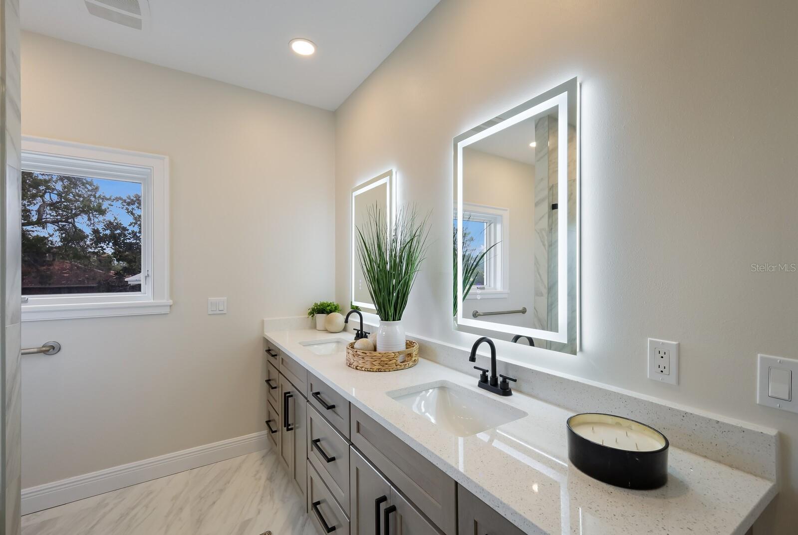 501 RECLINATA DR, LONGBOAT KEY, FL, 34228