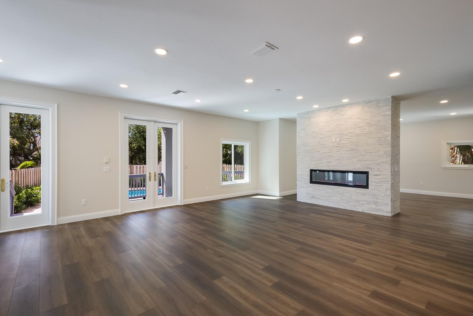 501 RECLINATA DR, LONGBOAT KEY, FL, 34228