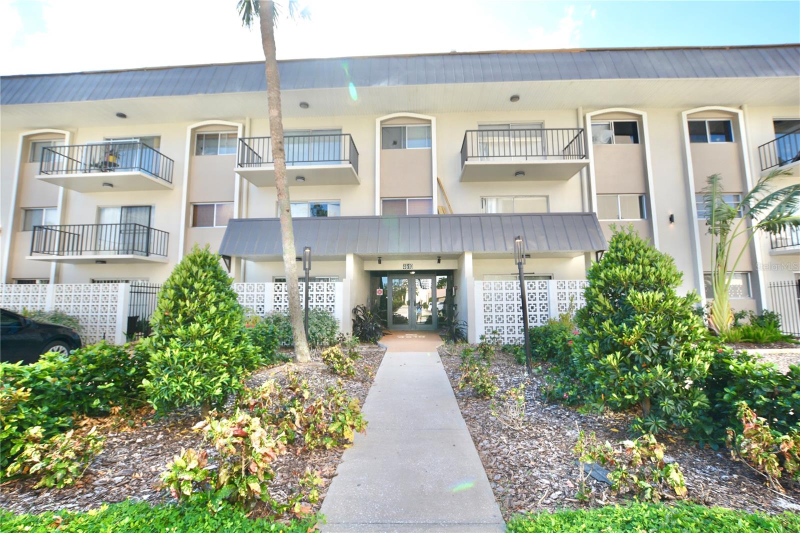 4610 W GRAY ST #208, TAMPA, FL, 33609