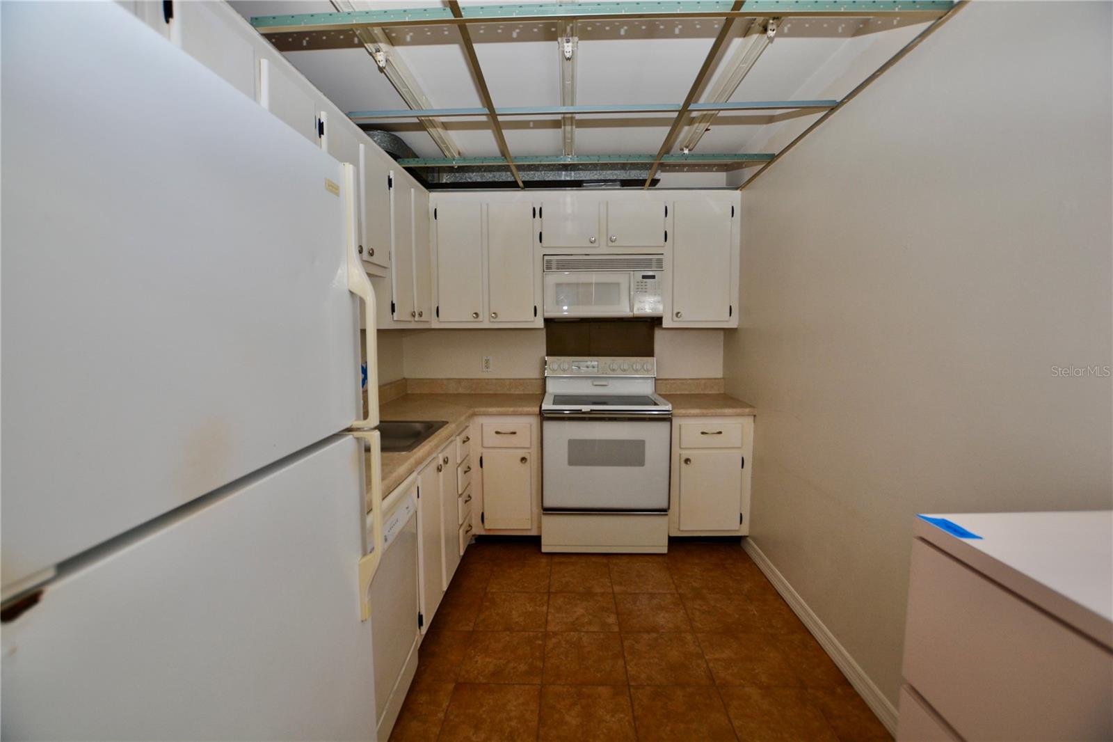 4610 W GRAY ST #208, TAMPA, FL, 33609