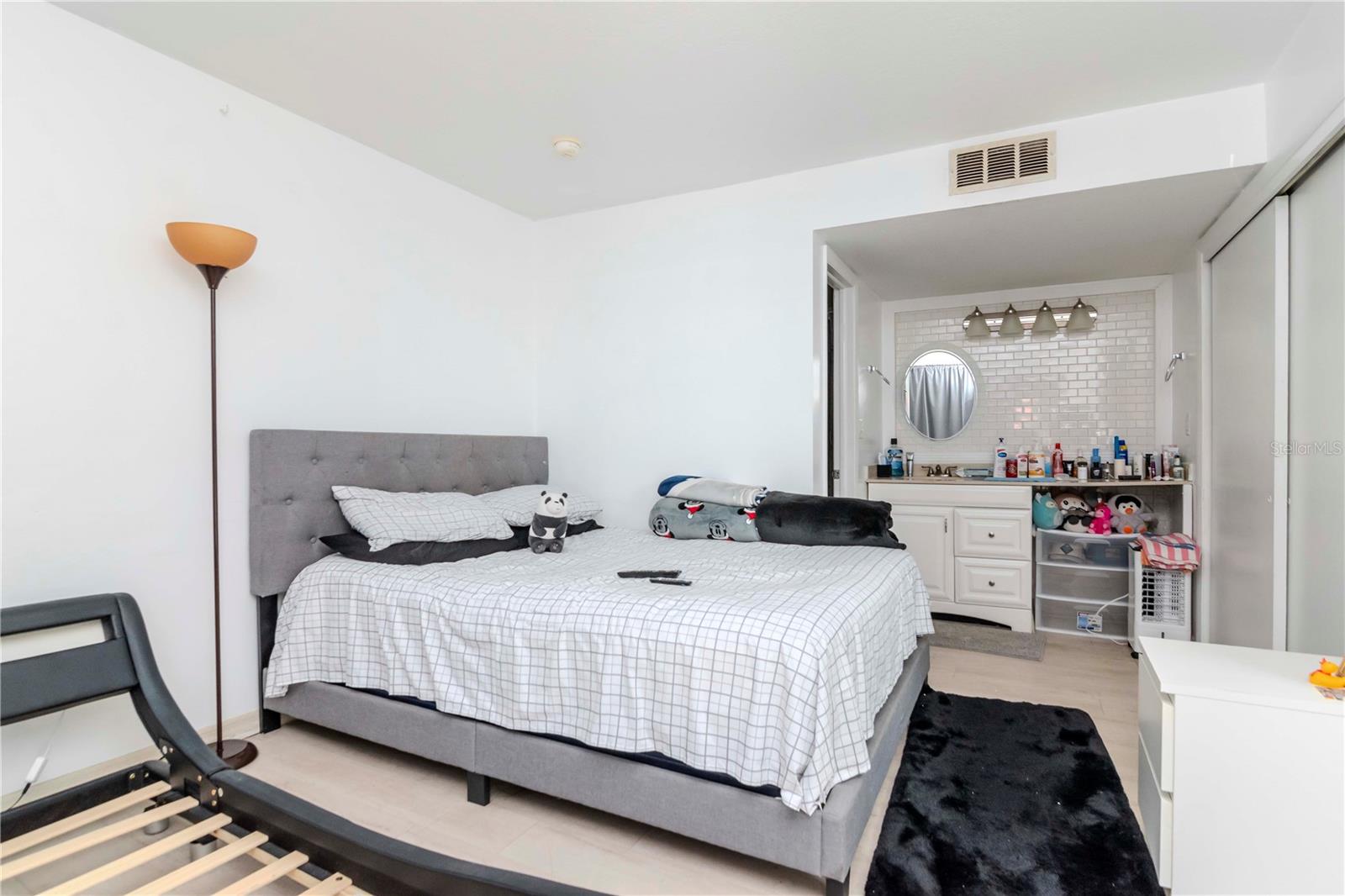 VILLAGE LAKE CONDO, ST PETERSBURG, FL, 33716