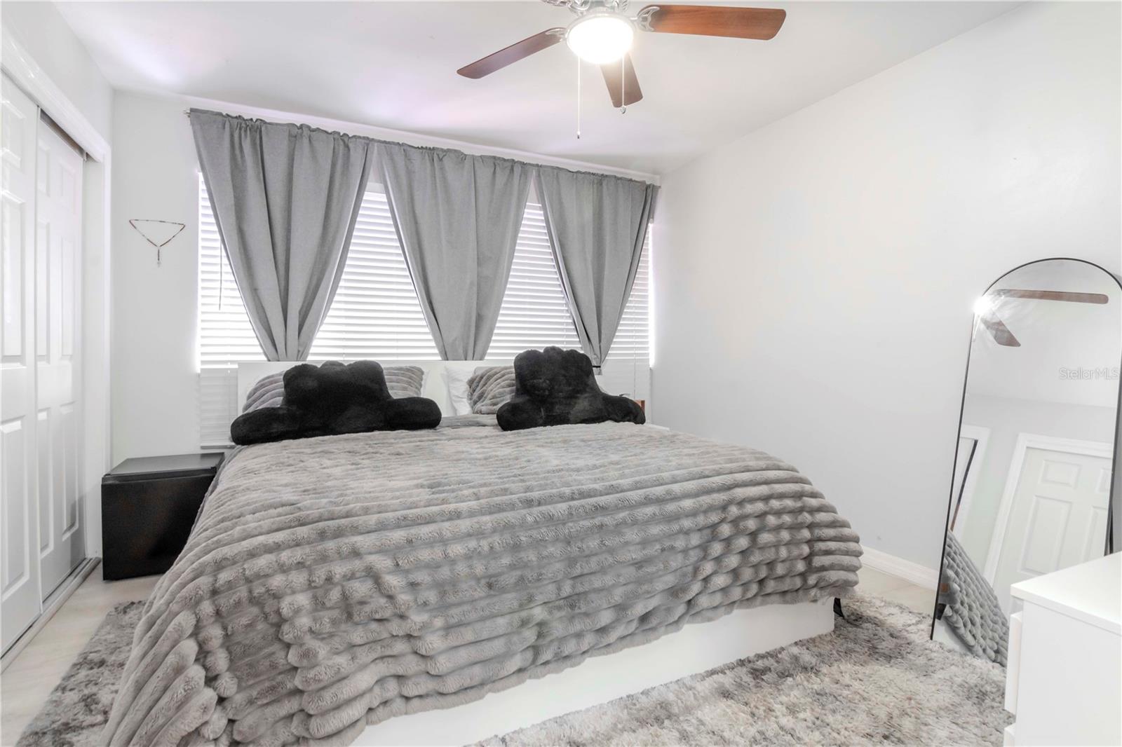 VILLAGE LAKE CONDO, ST PETERSBURG, FL, 33716