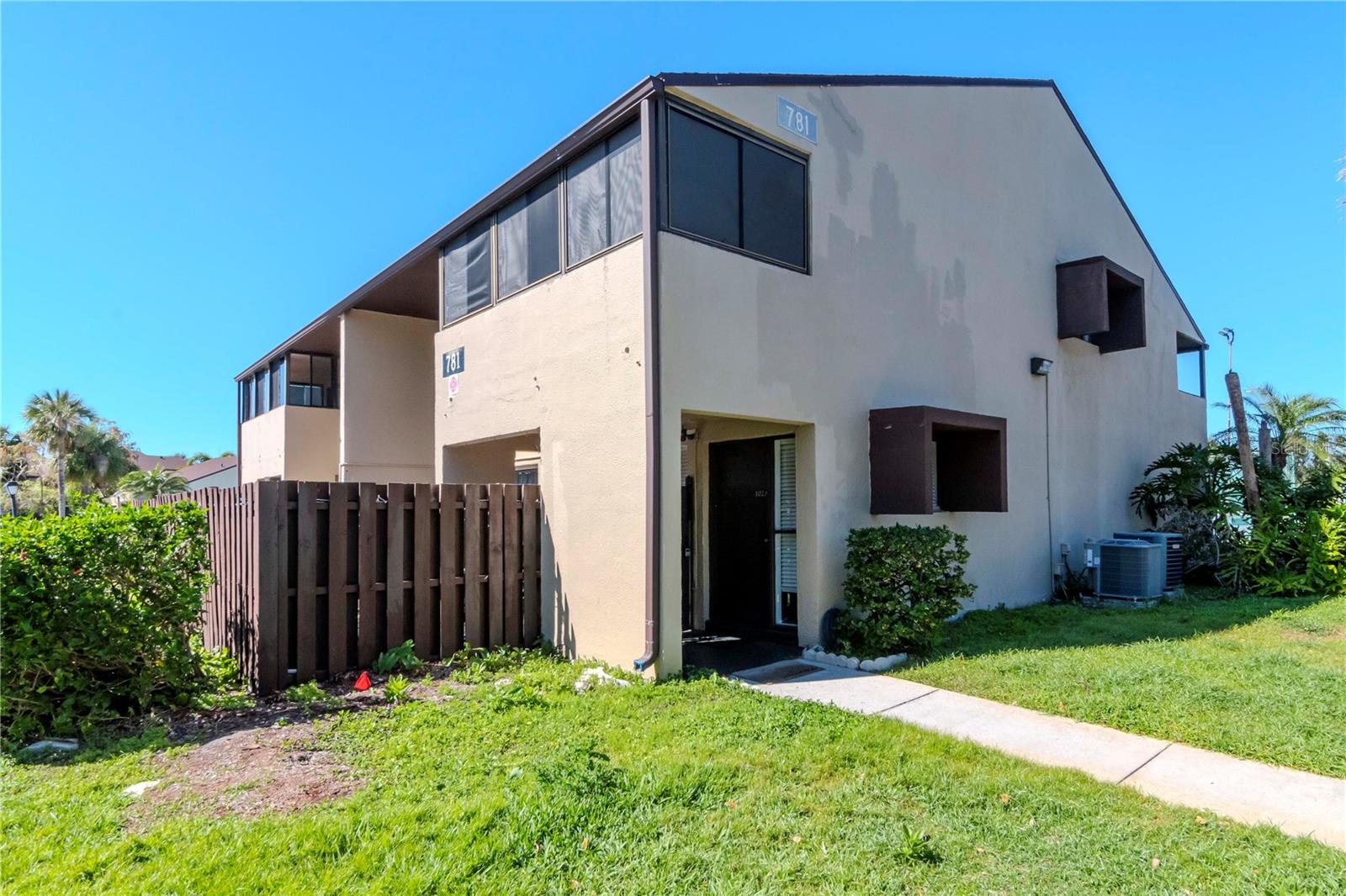 VILLAGE LAKE CONDO, ST PETERSBURG, FL, 33716
