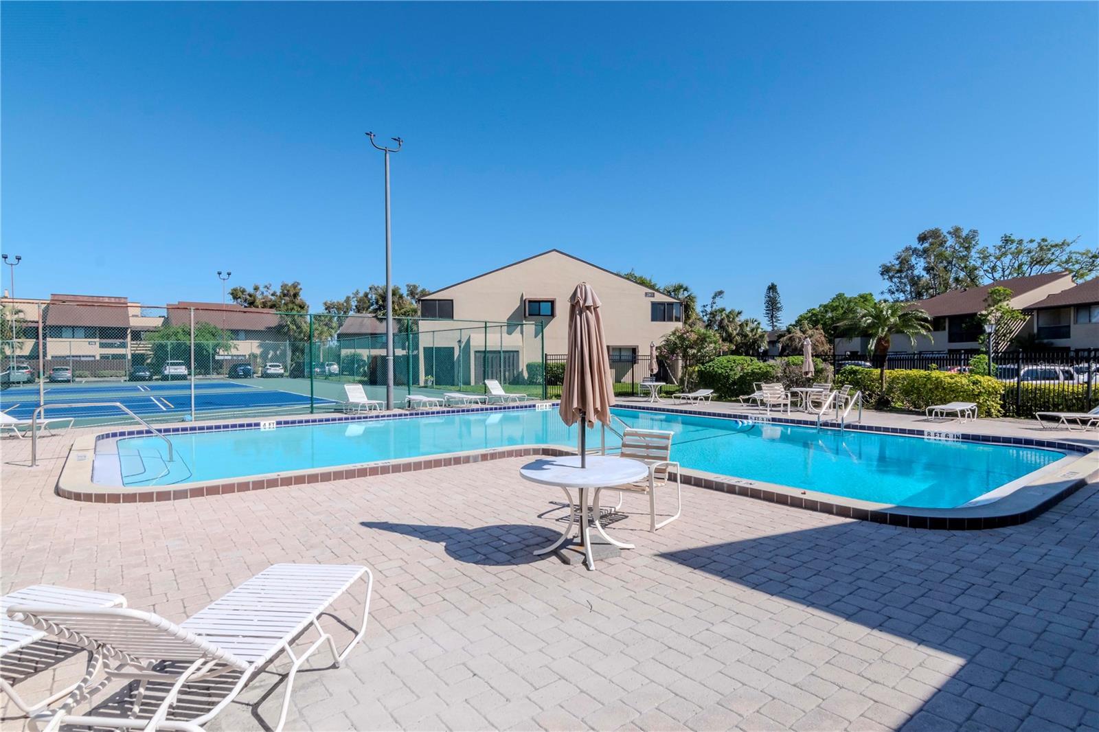 VILLAGE LAKE CONDO, ST PETERSBURG, FL, 33716