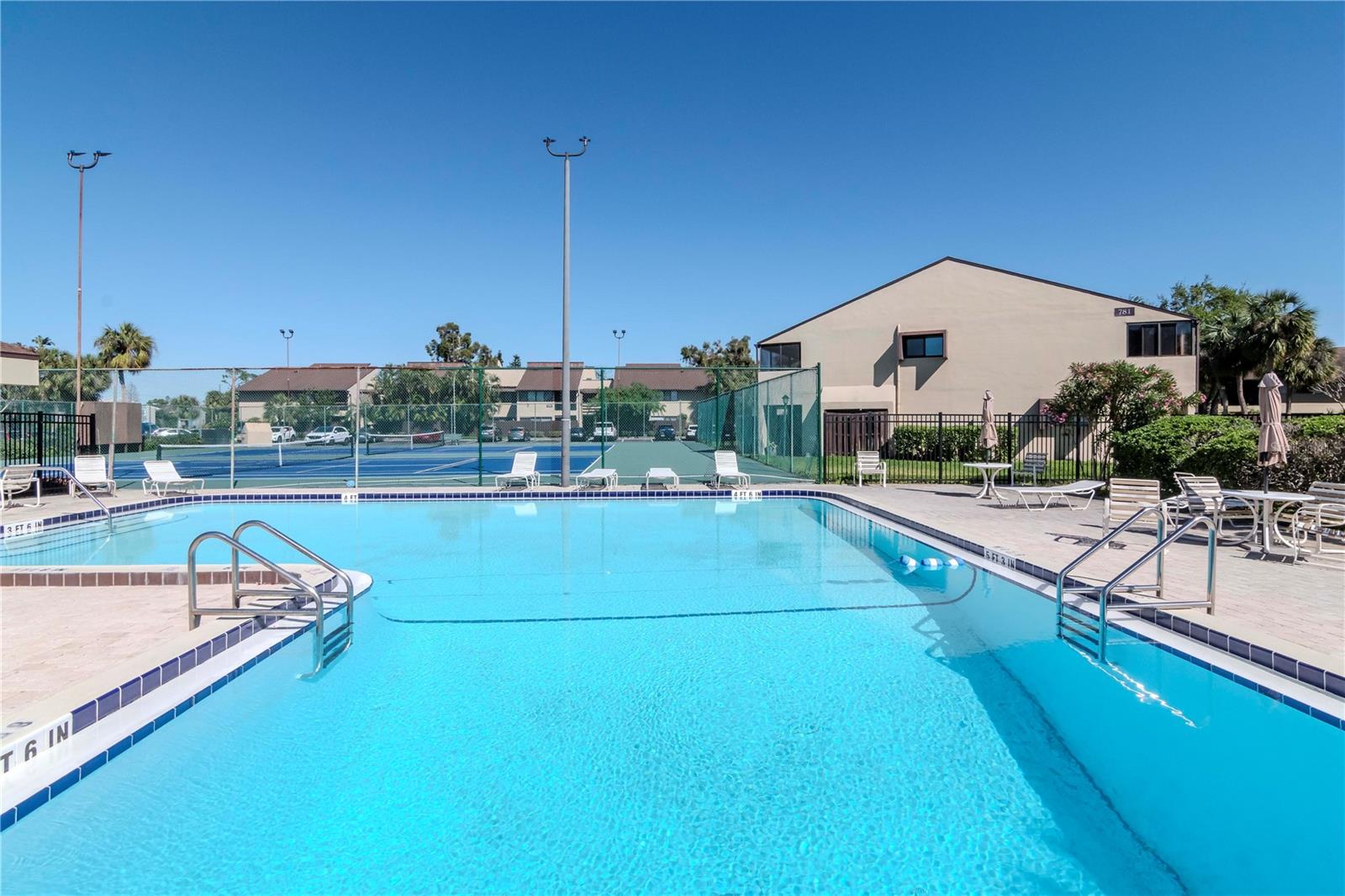 VILLAGE LAKE CONDO, ST PETERSBURG, FL, 33716