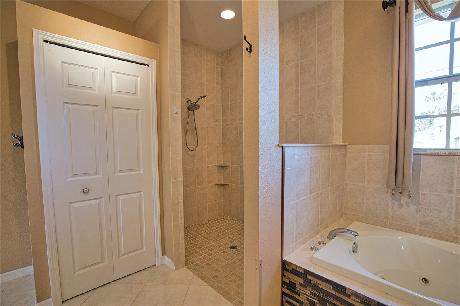 1675 BLUE LAKE CIR, PUNTA GORDA, FL, 33983