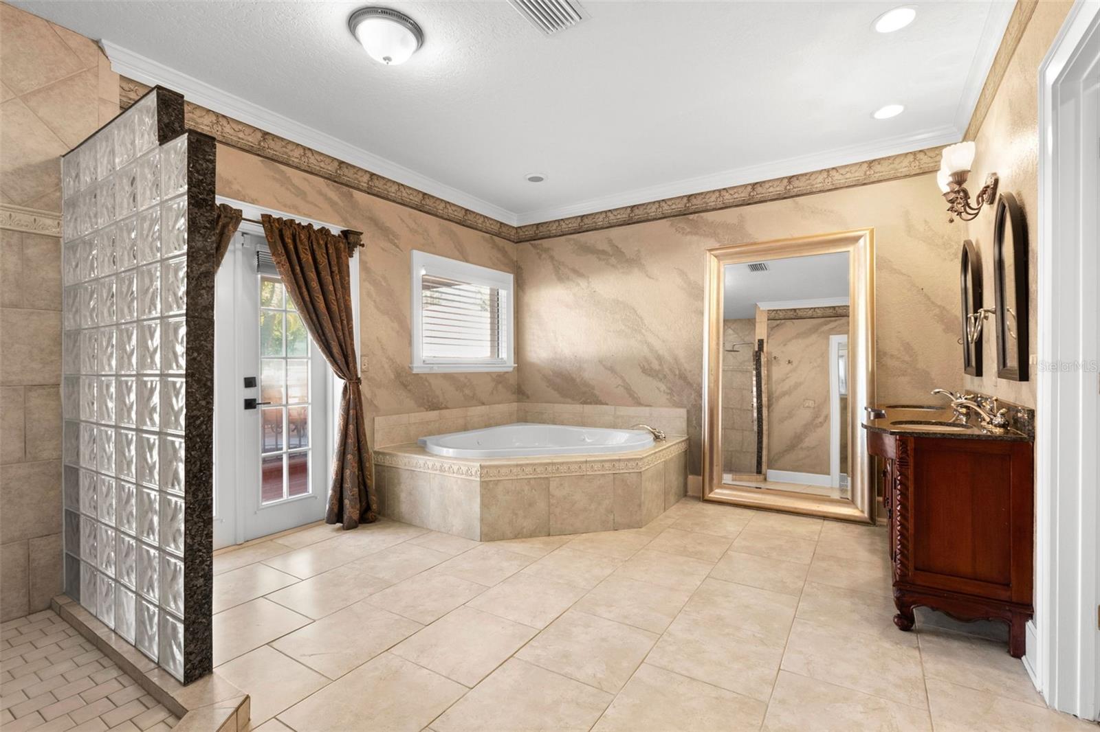 6935 DATE PALM AVE S, ST PETERSBURG, FL, 33707