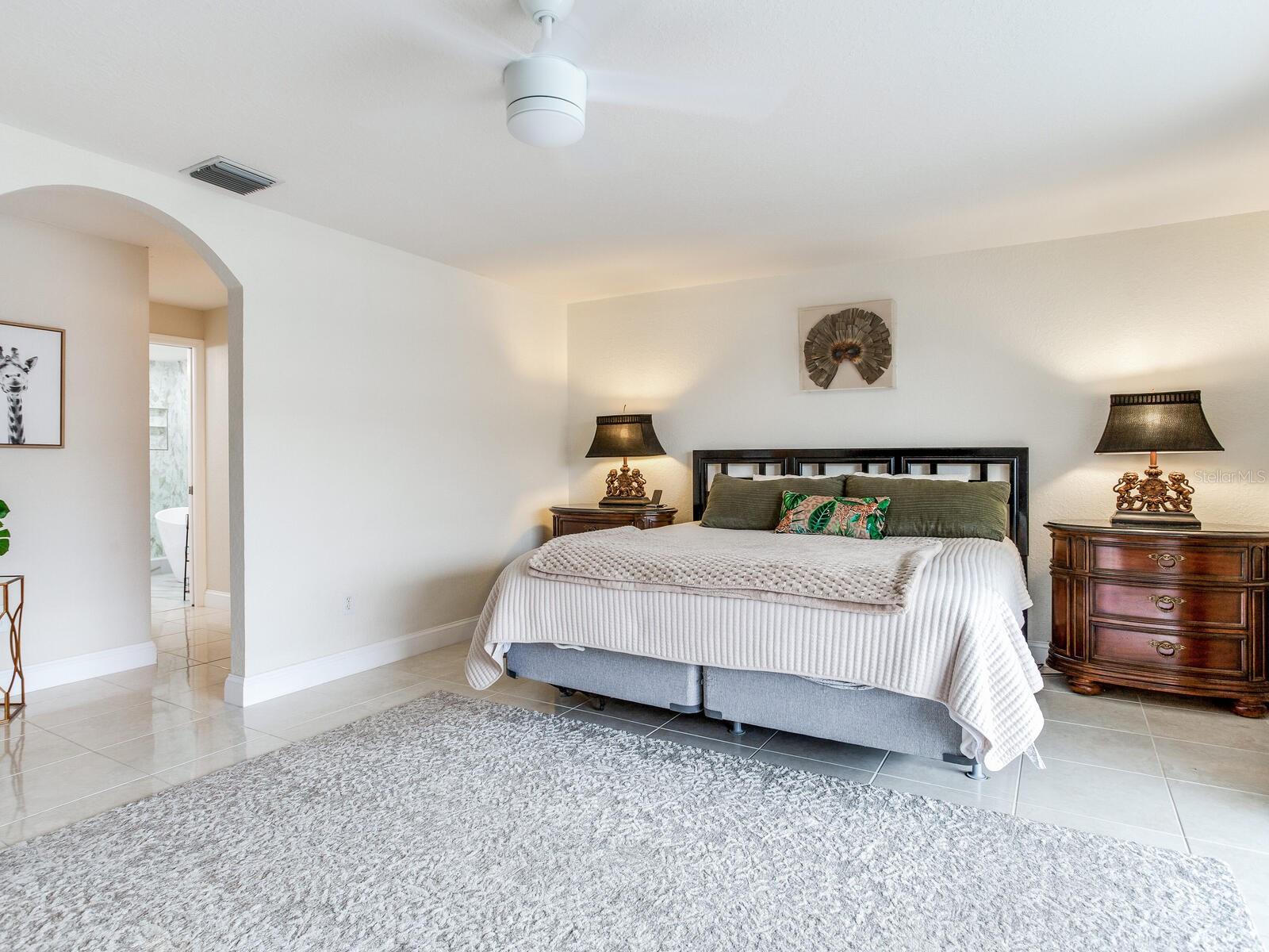 521 PINELLAS BAYWAY S #204, ST PETERSBURG, FL, 33715