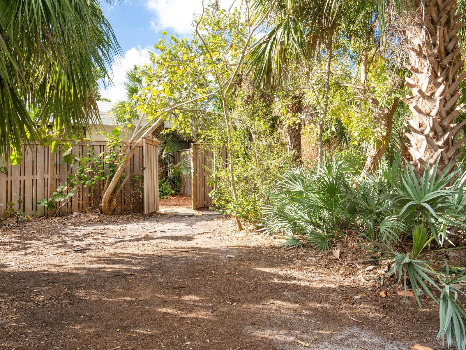 8472 BAY BREEZE LN, SARASOTA, FL, 34243