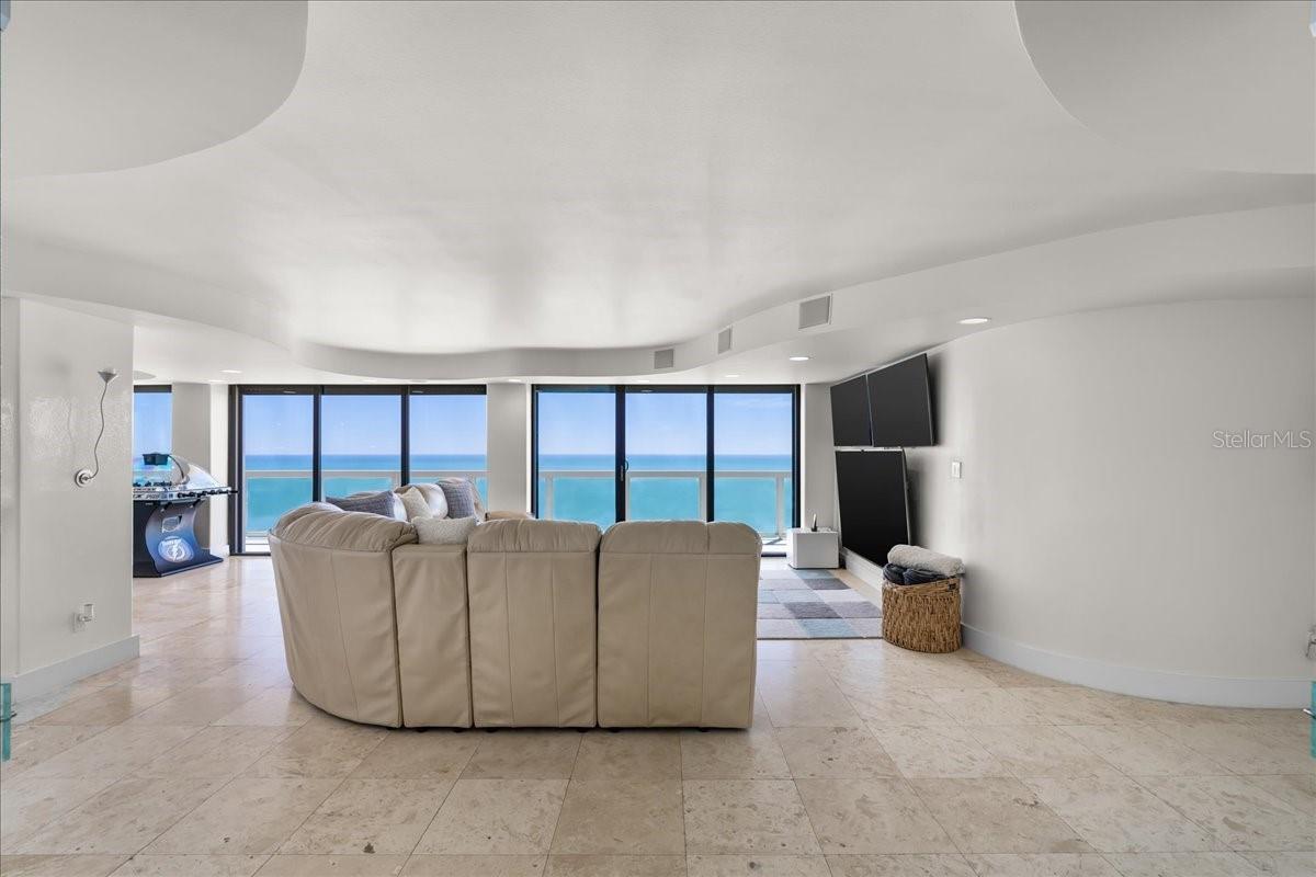 V4940895 Property Photo