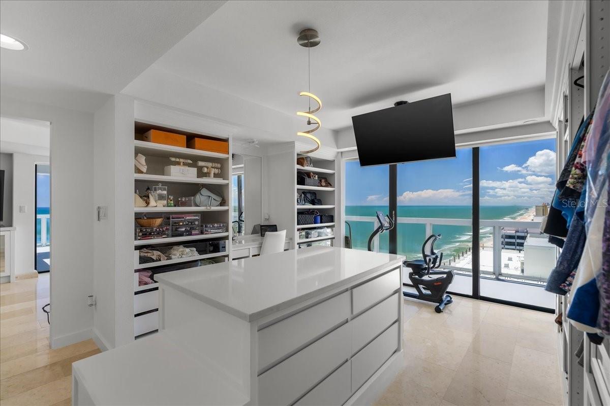 V4940895 Property Photo