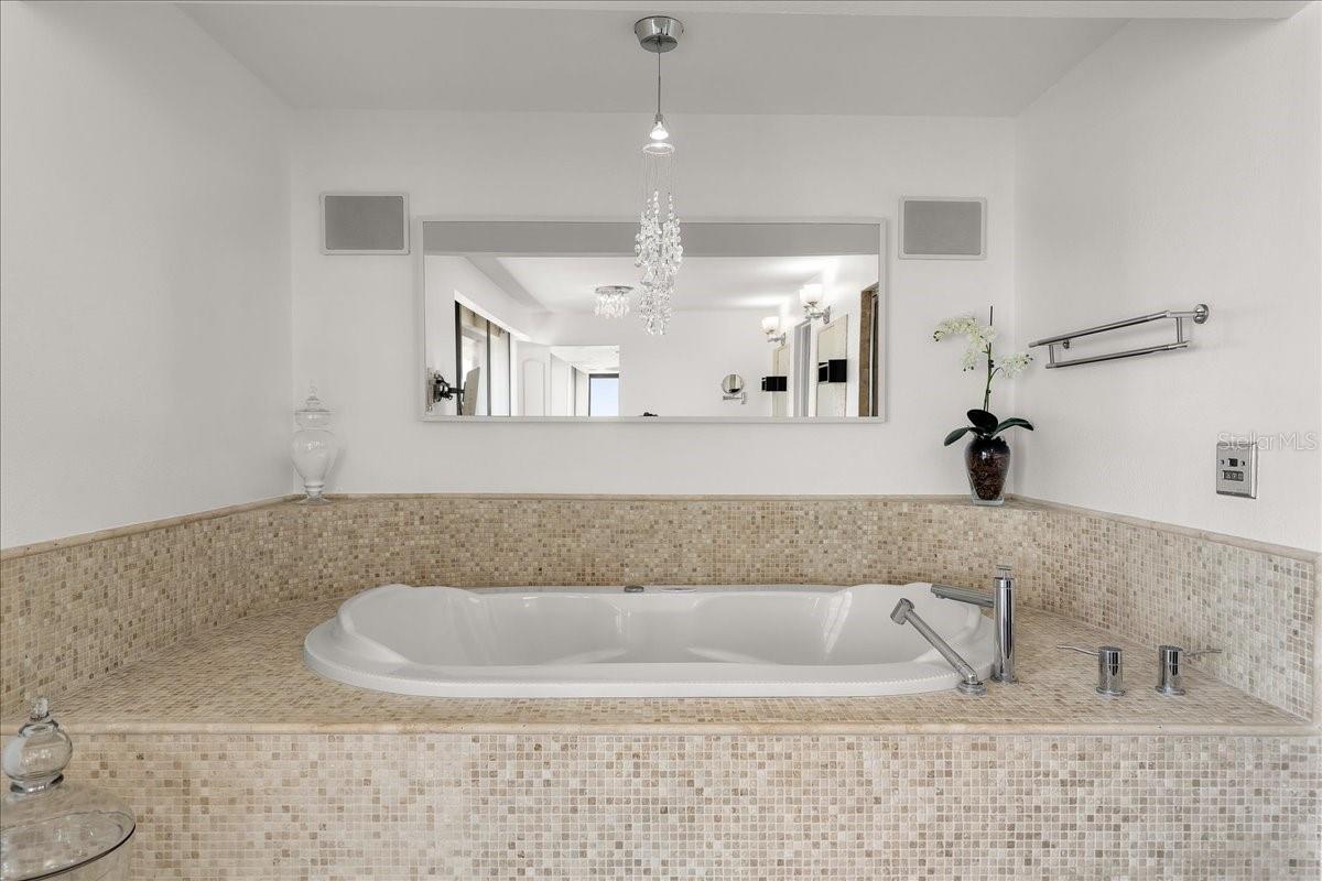 V4940895 Property Photo