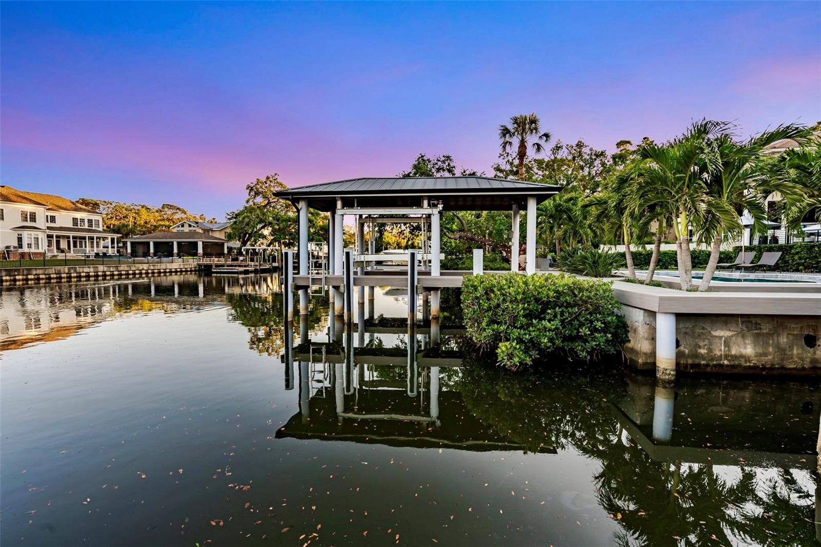 5004 S THE RIVIERA, TAMPA, FL, 33609