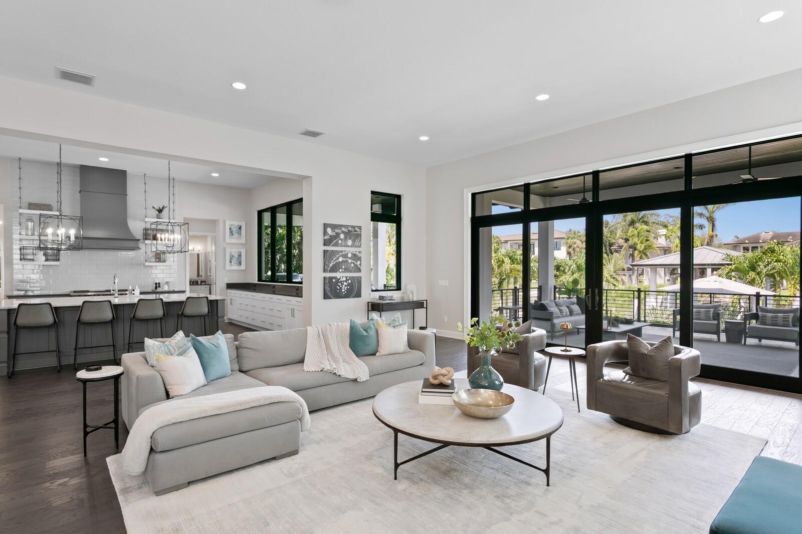 5004 S THE RIVIERA, TAMPA, FL, 33609